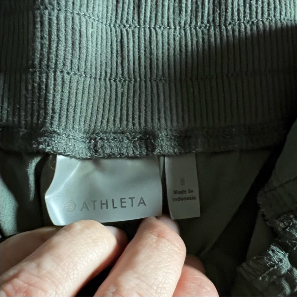 Athleta Green Cargo Shorts Relaxed Fit - Picture 5 of 6